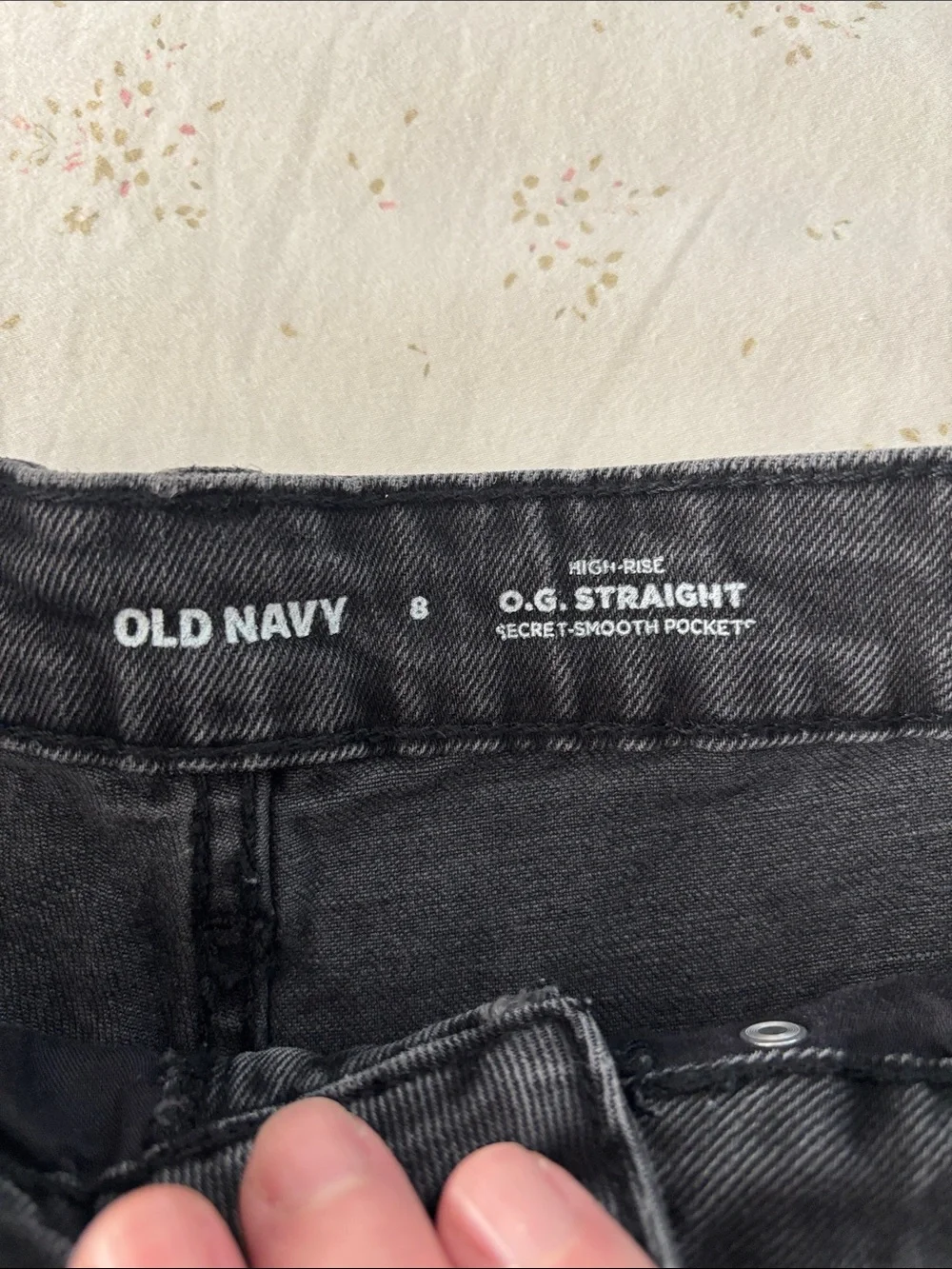 OLD NAVY BLACK DENIM SHORTS in Size 8